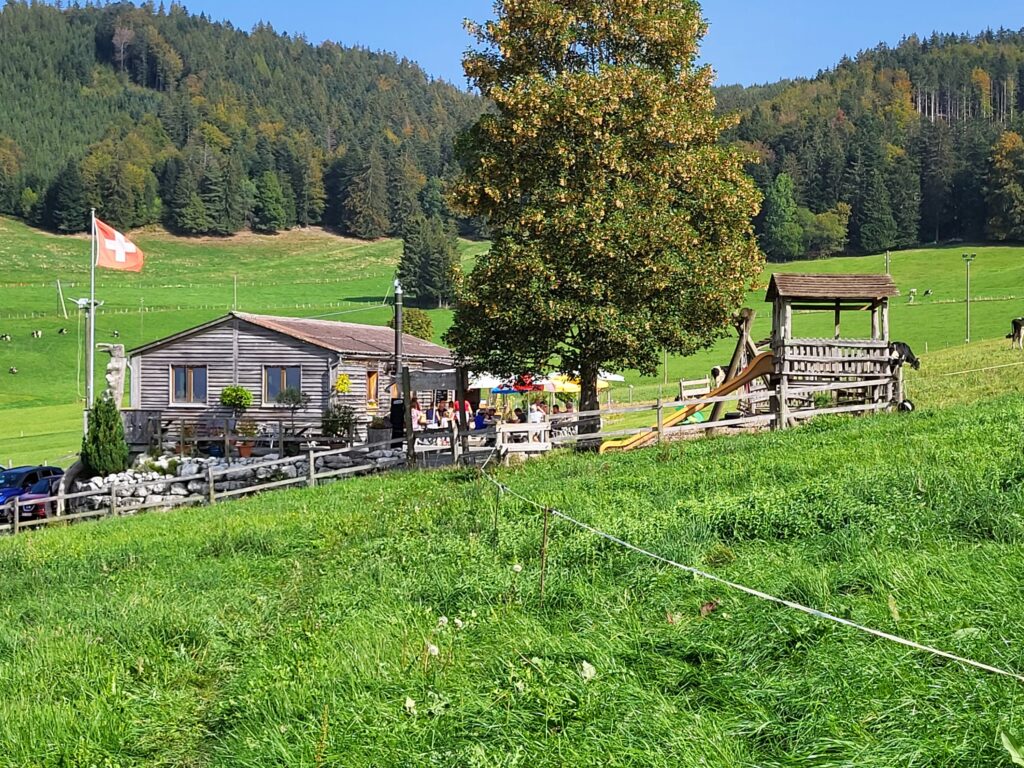 Buvette du Mont-Gibloux et place de jeux