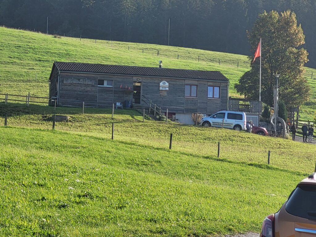 Buvette du Mont-Gibloux, du parking